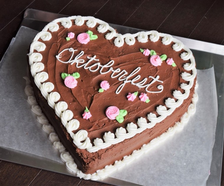 oktoberfest-cookie-cake-by-bunny-baubles-4