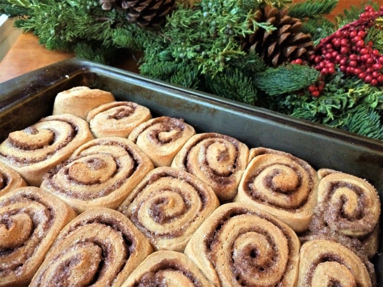 homemade-cinnamon-rolls-by-bunny-baubles-blog-5