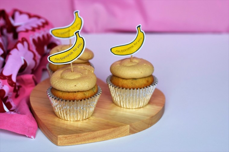 banana-cupcakes-with-peanut-butter-cream-cheese-frosting-by-bunny-baubles-blog-2