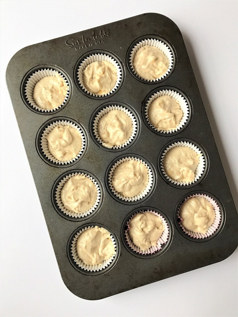 banana-cupcakes-with-peanut-butter-cream-cheese-frosting-by-bunny-baubles-blog-5