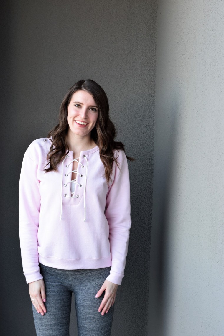 diy-lace-up-sweatshirt-by-bunny-baubles-4